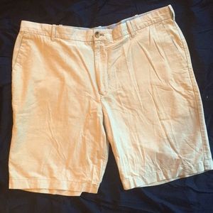 Size 42 IZOD Shorts, beige
